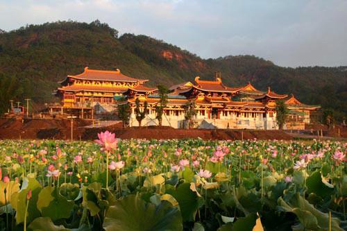 平远天道五指石景区大佛寺图片