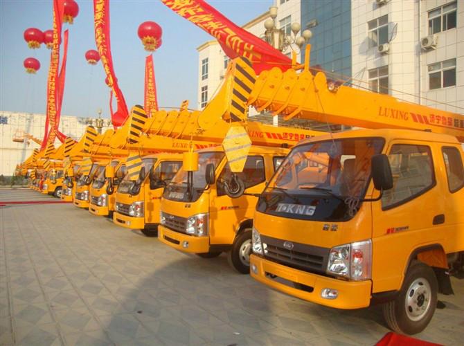 供應(yīng)吊車-山東小吊車